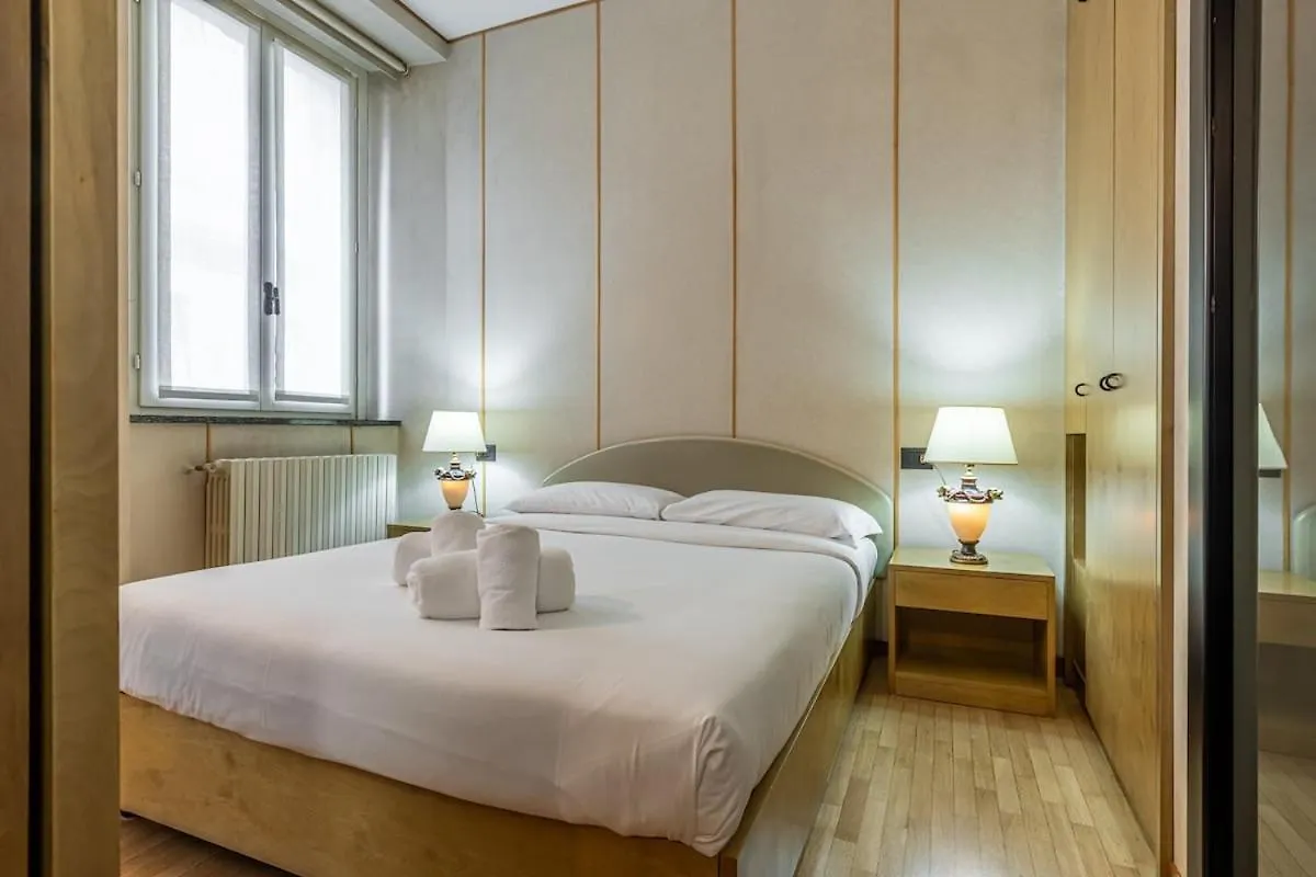 Duomo Suite - B Home Milan 0*,