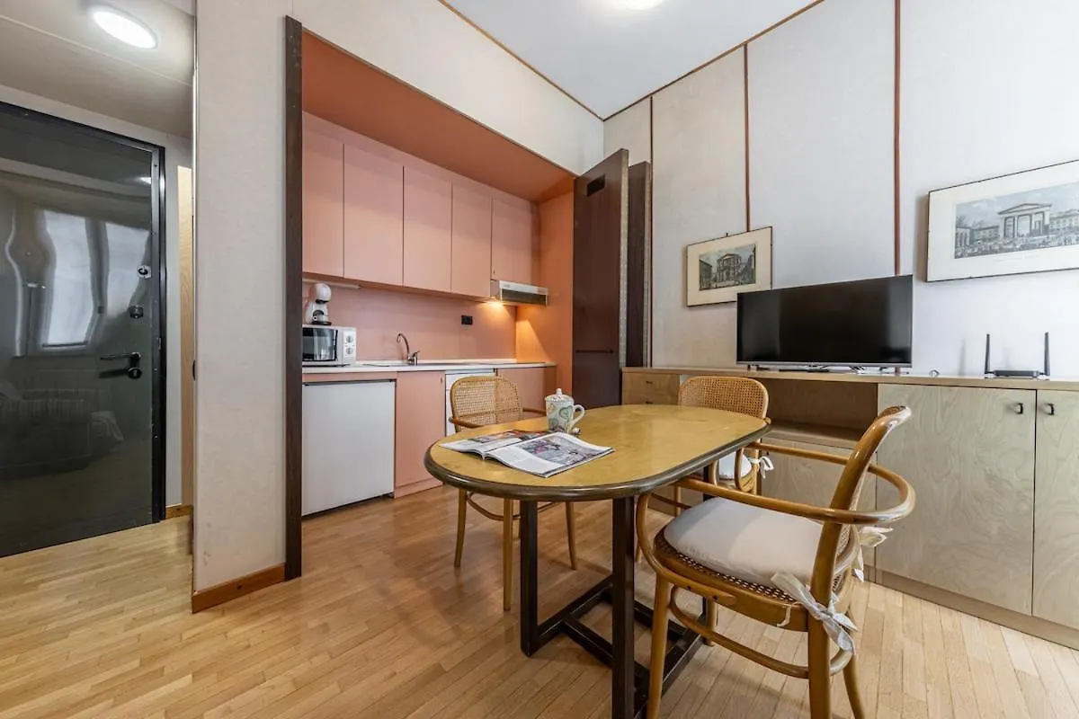 Apartment Duomo Suite - B Home Milan Italy